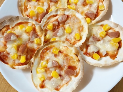 こどもが喜ぶ♪餃子の皮でミニピザ